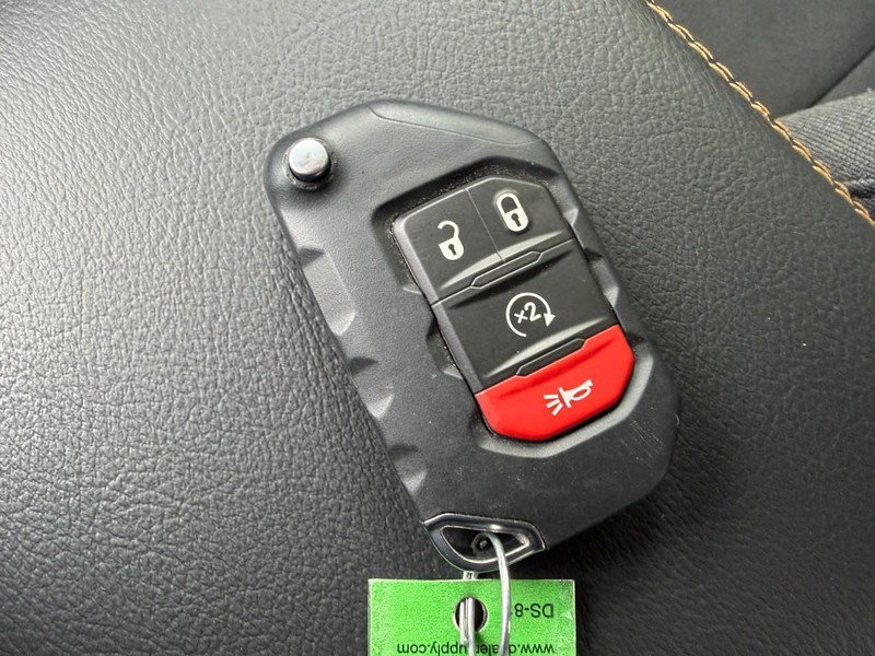 Used 2025 Jeep Wrangler Unlimited Sahara AWD/4WD image 47