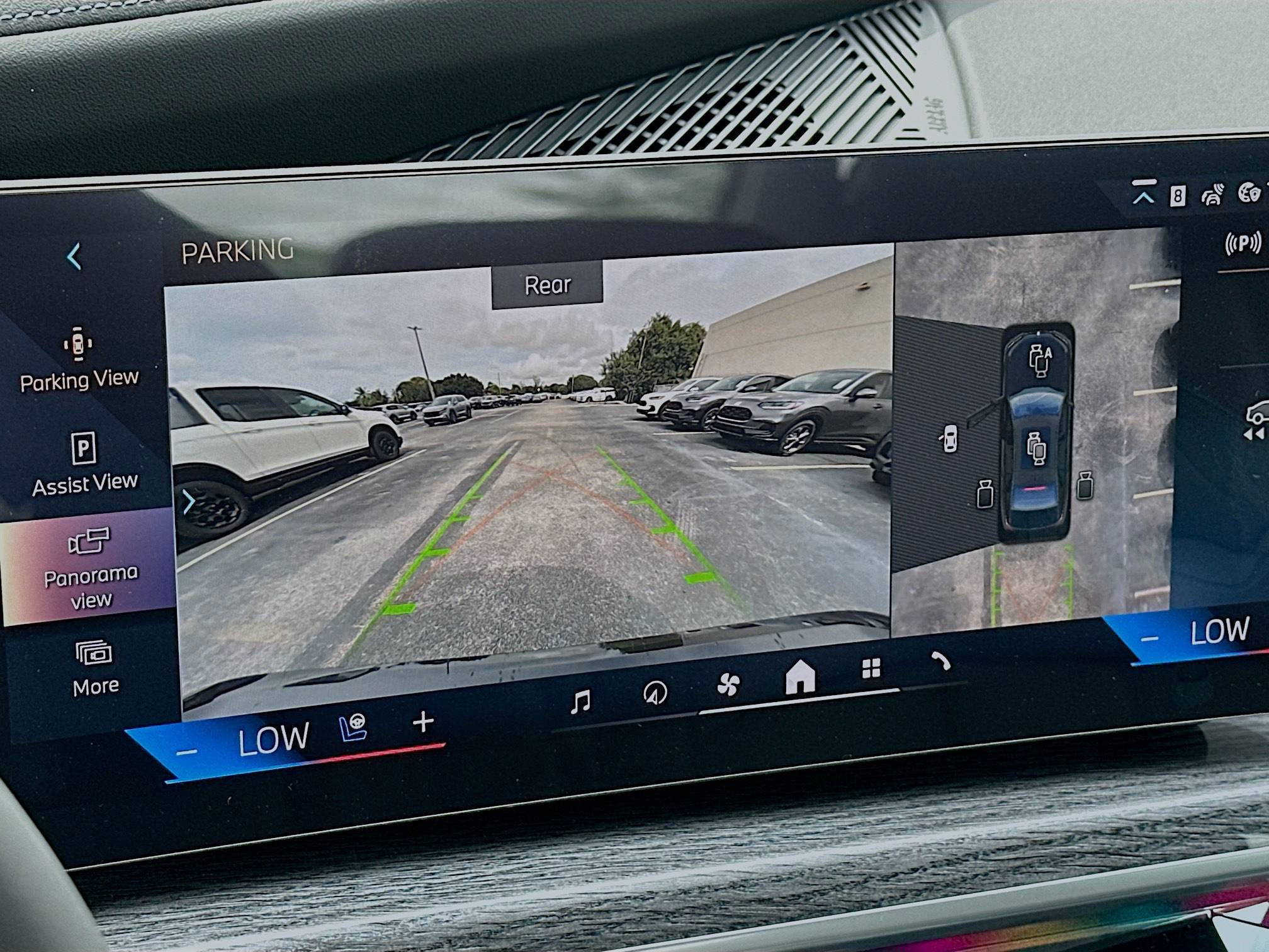 New 2026 BMW 750e xDrive image 12