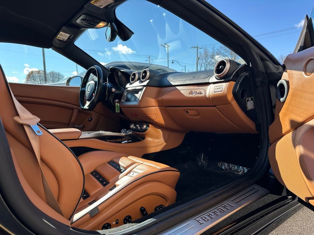 Used 2010 Ferrari California image 23