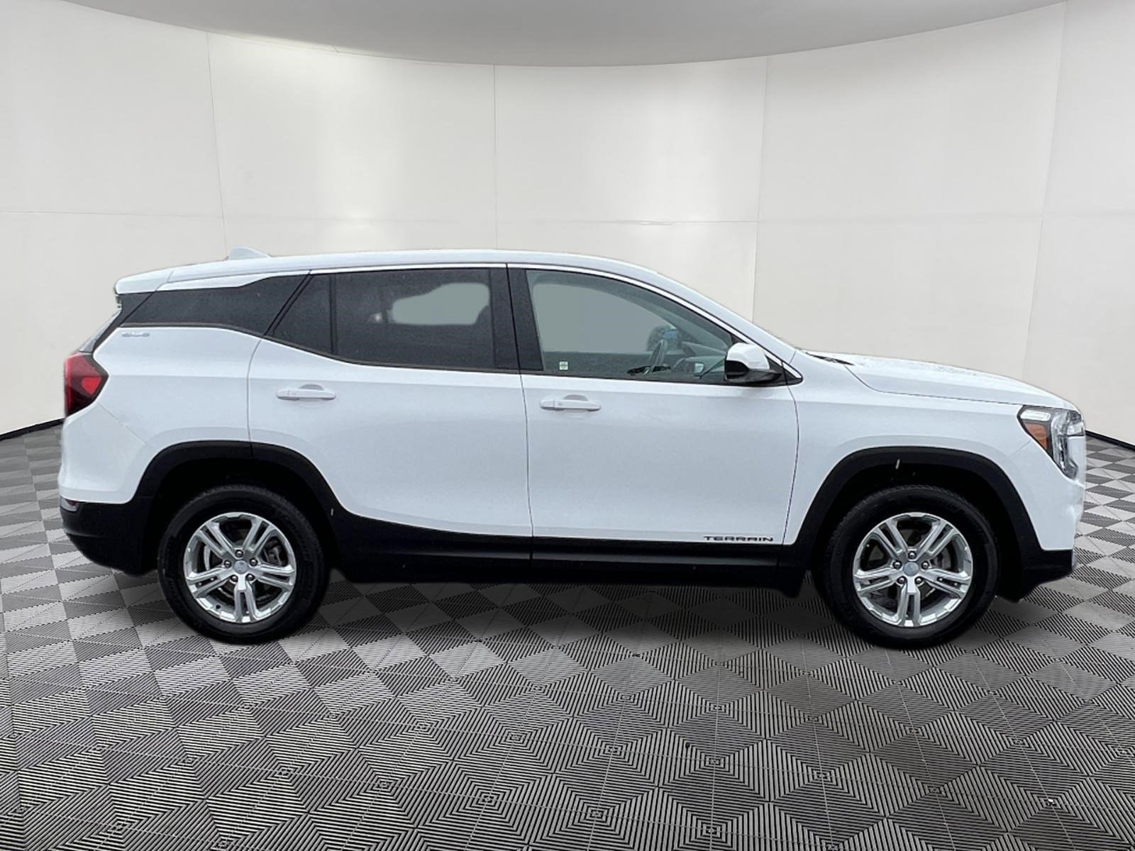 Used 2024 GMC Terrain SLE FWD image 7