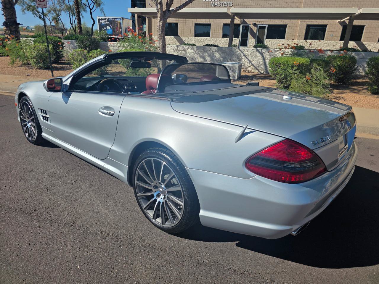 Used 2011 Mercedes-Benz SL 550 w/ Premium I Pkg image 9