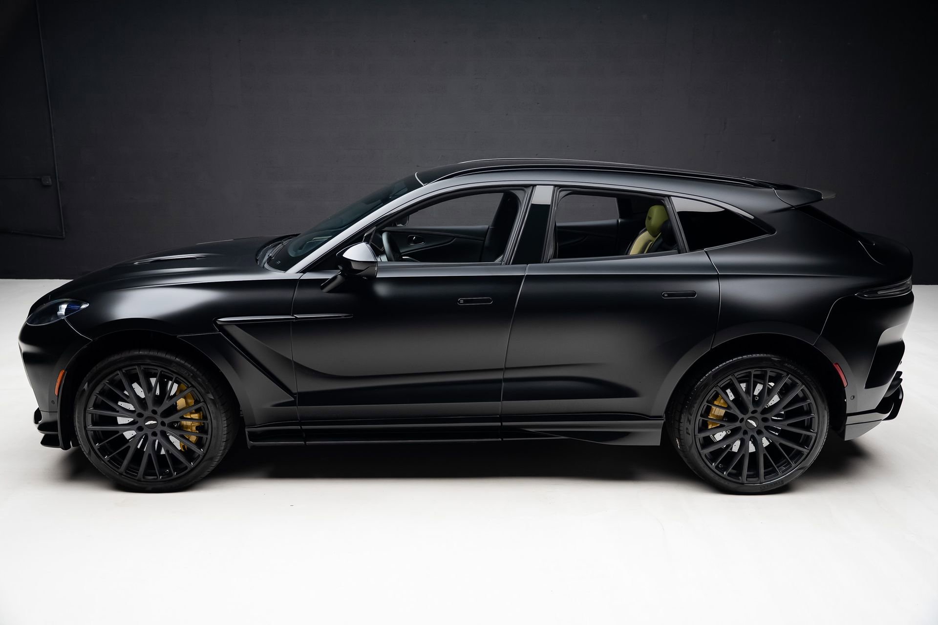 Used 2023 Aston Martin DBX 707 image 16