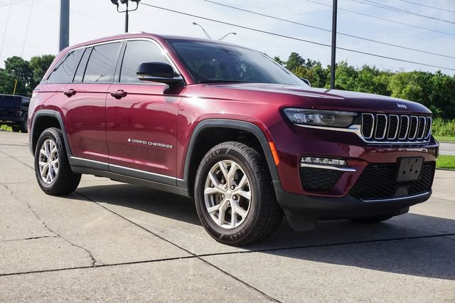 Used 2023 Jeep Grand Cherokee Limited AWD/4WD image 2