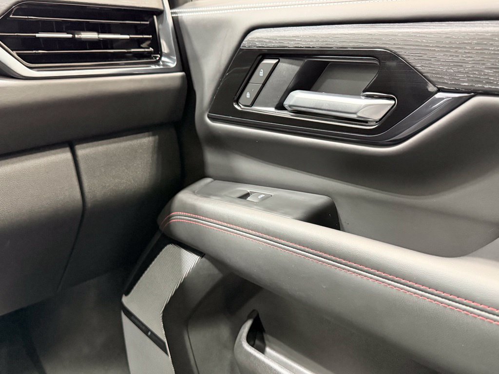 Used 2025 GMC Yukon AT4 Ultimate AWD/4WD image 35
