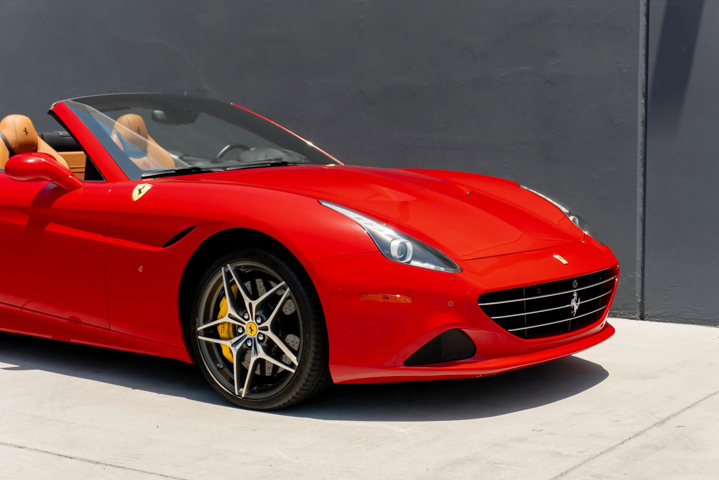 Used 2016 Ferrari California T RWD image 35