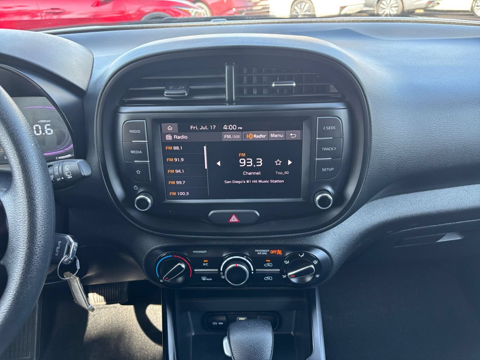 Used 2025 Kia Soul LX w/ LX Technology Package FWD image 17