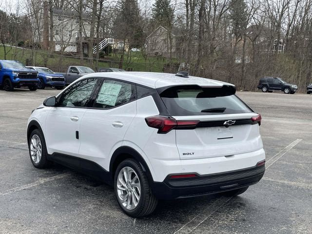 New 2027 Chevrolet Bolt LT w/ Comfort Package FWD image 5