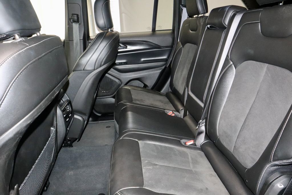 Used 2024 Jeep Grand Cherokee Altitude image 22