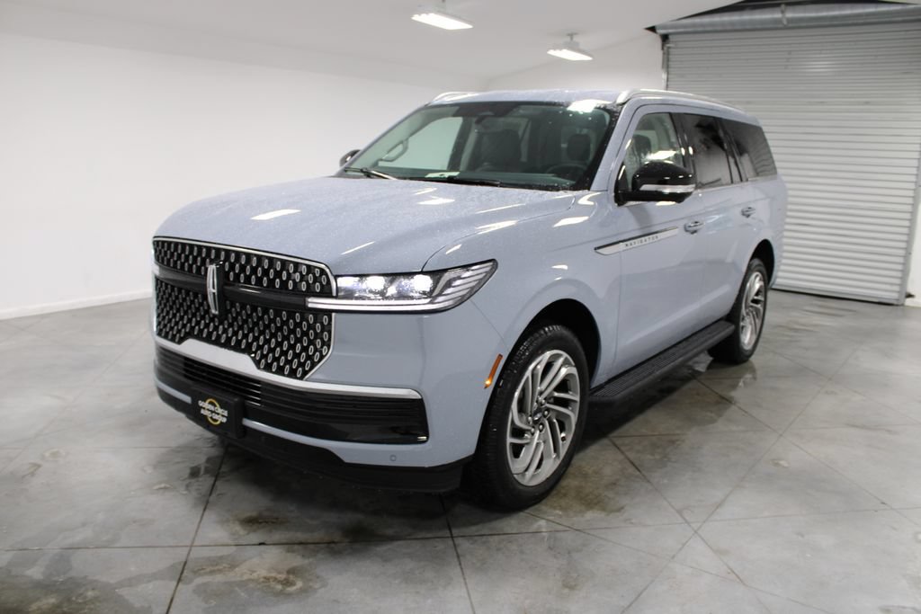 New 2027 Lincoln Navigator Premiere RWD image 3