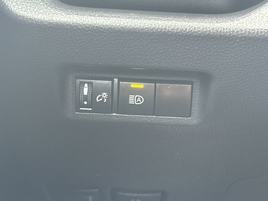 Used 2023 Toyota RAV4 LE AWD/4WD image 29