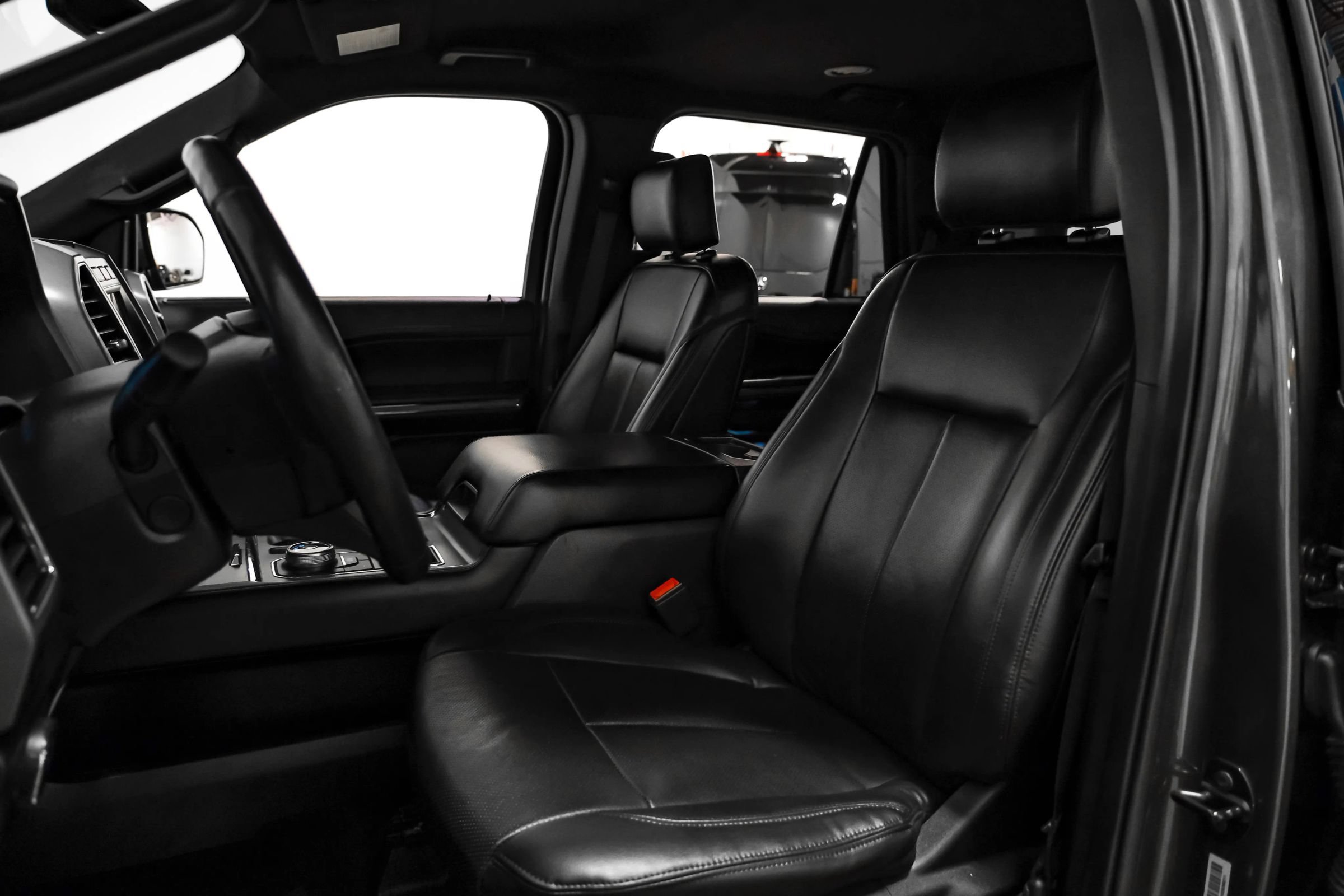 Used 2019 Ford Expedition XLT w/ Equipment Group 202A RWD image 32