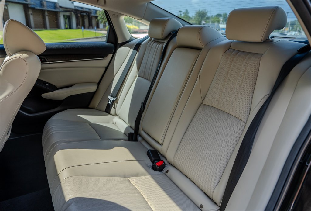 Used 2018 Honda Accord Touring image 30