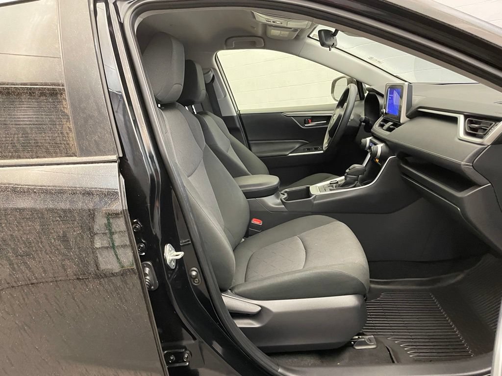 Used 2025 Toyota RAV4 XLE AWD/4WD image 27