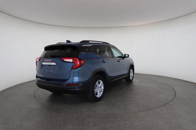 Used 2024 GMC Terrain SLE w/ Driver Convenience Package image 17