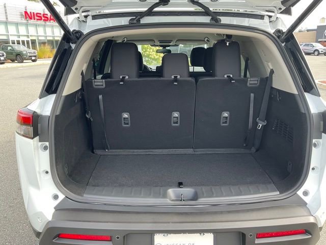 New 2025 Nissan Pathfinder SV image 9