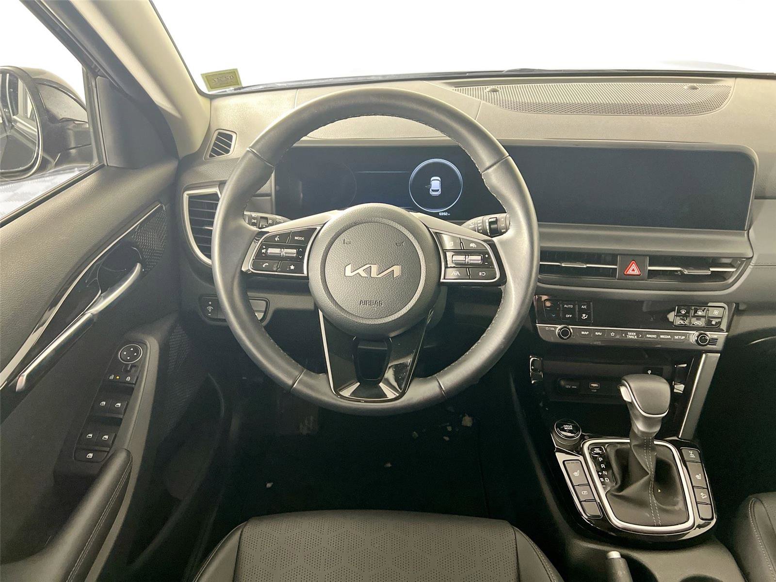 Used 2024 Kia Seltos EX image 24