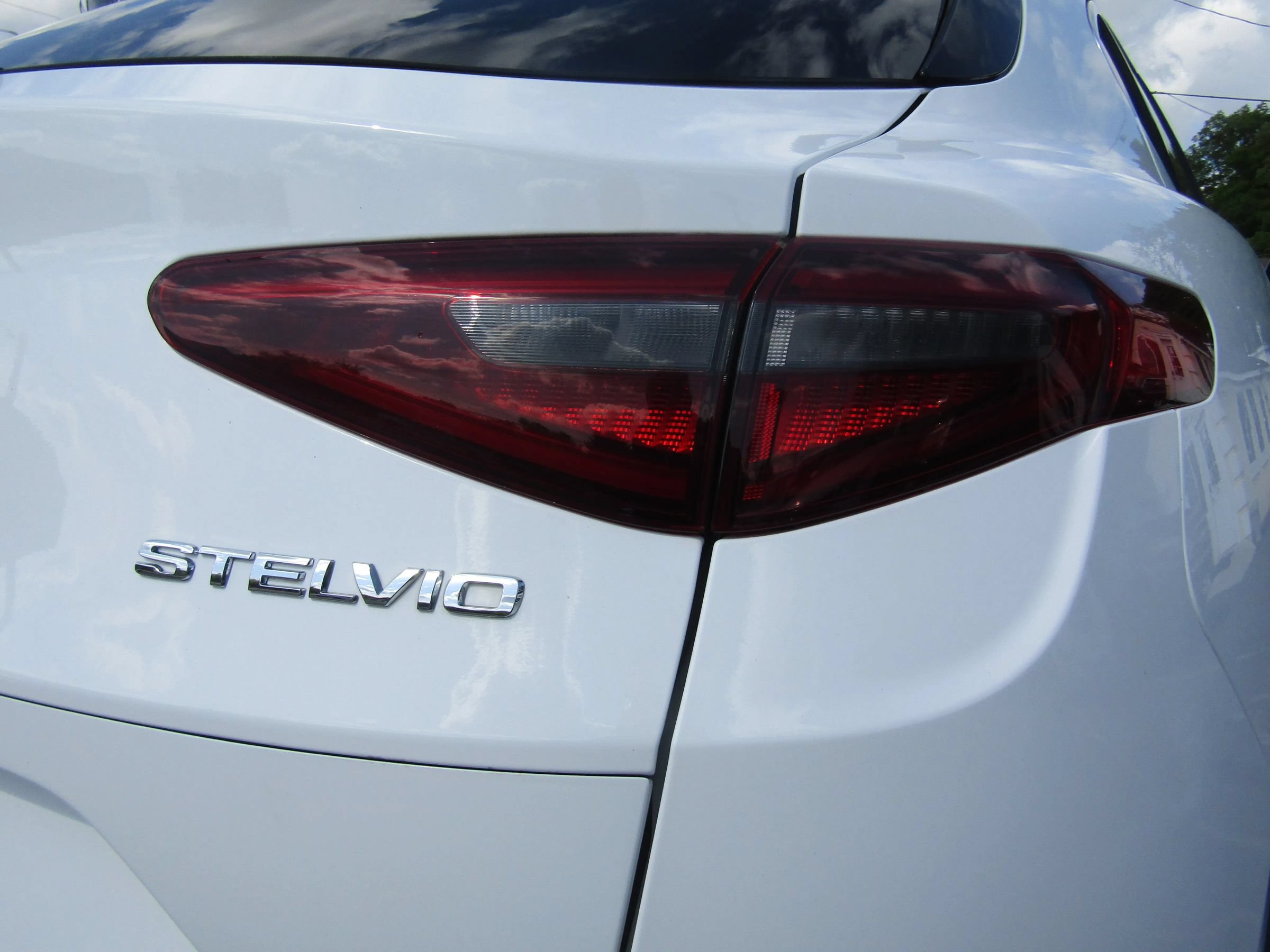 Used 2019 Alfa Romeo Stelvio Ti AWD/4WD image 9