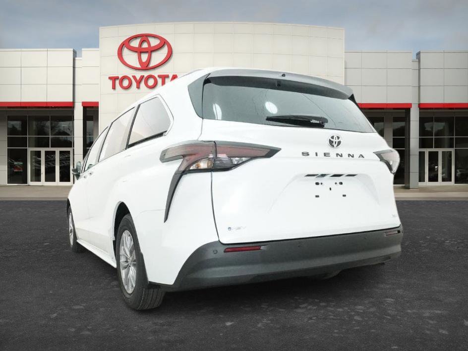 New 2026 Toyota Sienna XLE FWD image 2