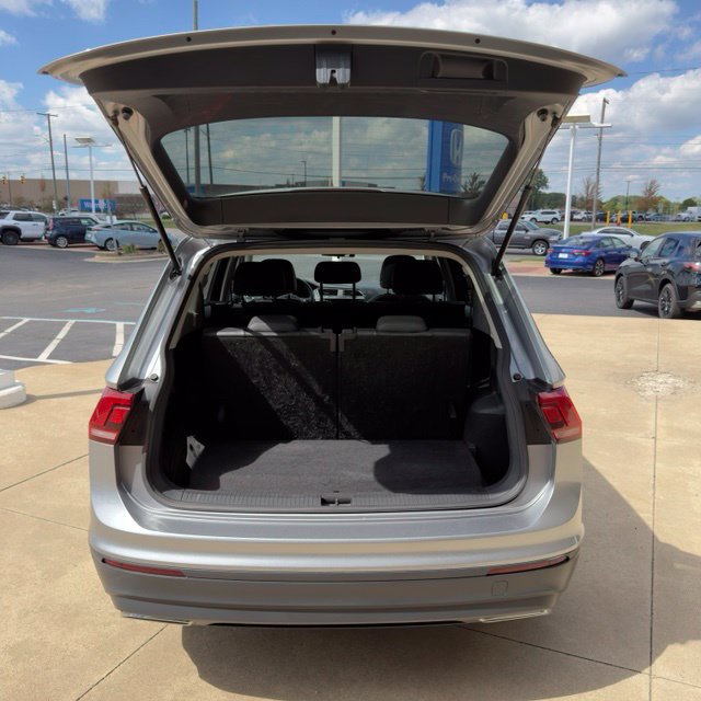 Used 2019 Volkswagen Tiguan SE w/ Panoramic Sunroof Package AWD/4WD image 14