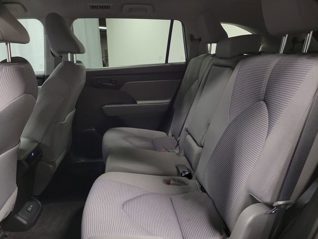 Used 2023 Toyota Highlander L image 20