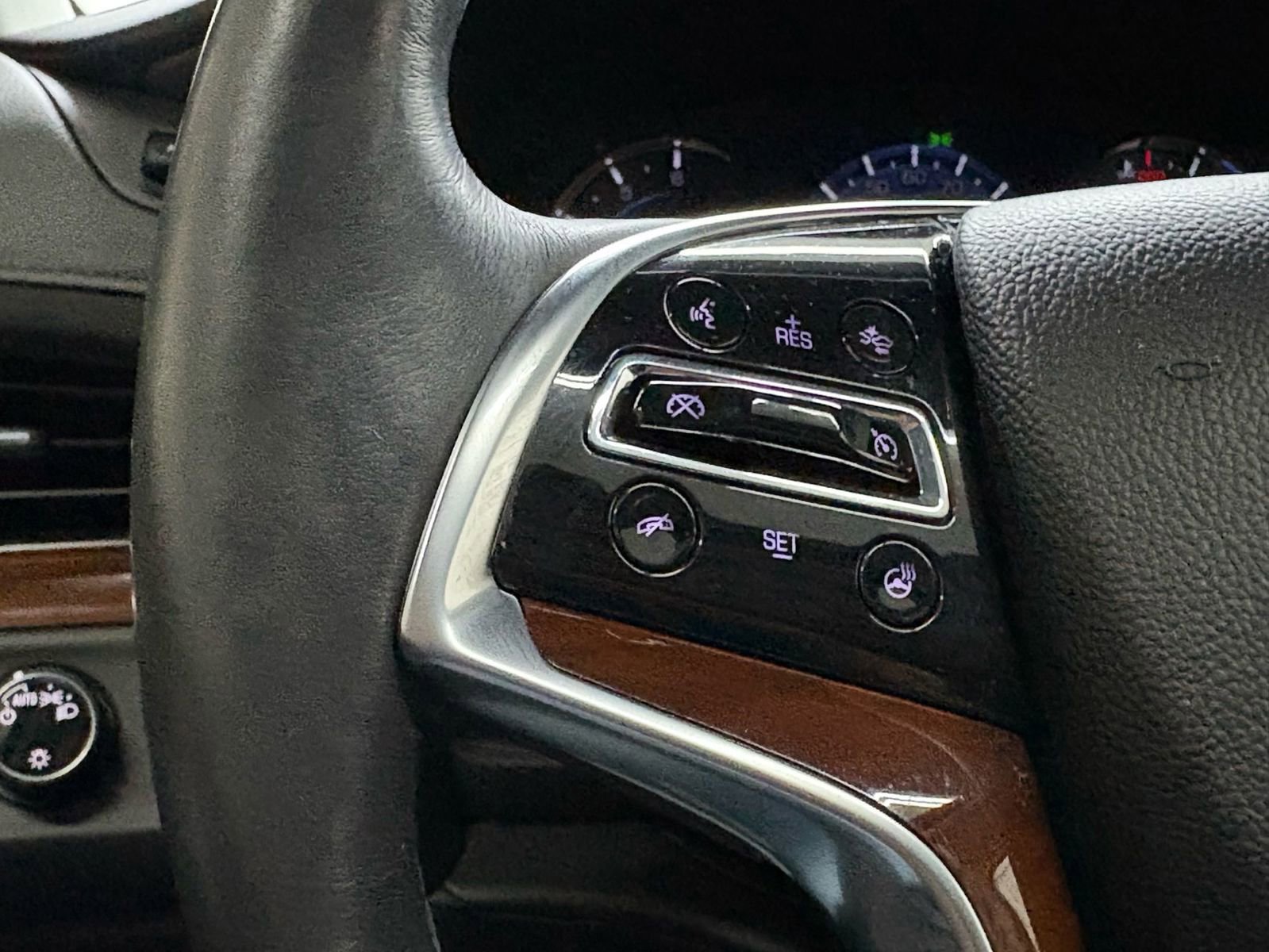 Used 2018 Cadillac Escalade Premium Luxury RWD image 27