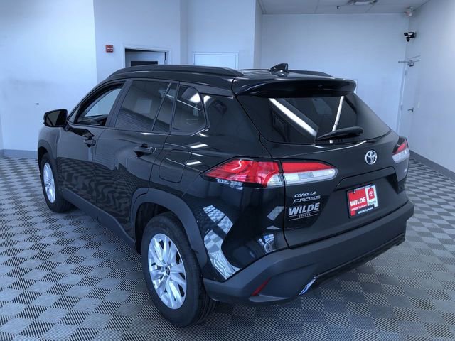 Used 2025 Toyota Corolla Cross LE image 5