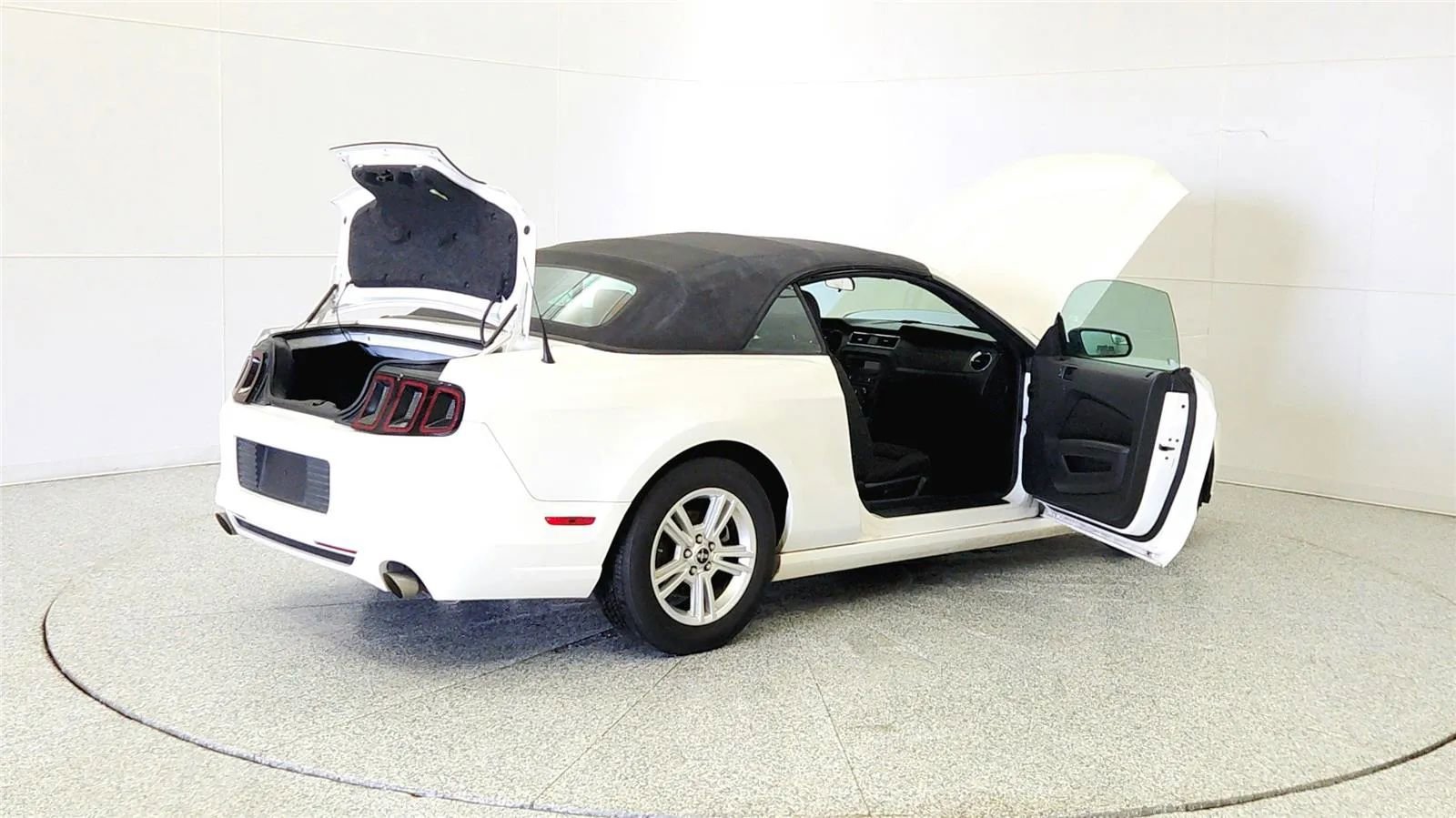 Used 2013 Ford Mustang Convertible RWD image 12