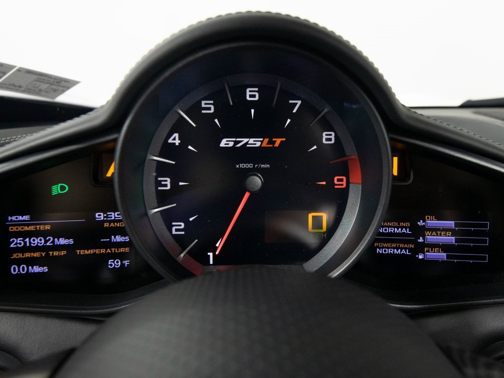 Used 2016 McLaren 675LT Spider image 17
