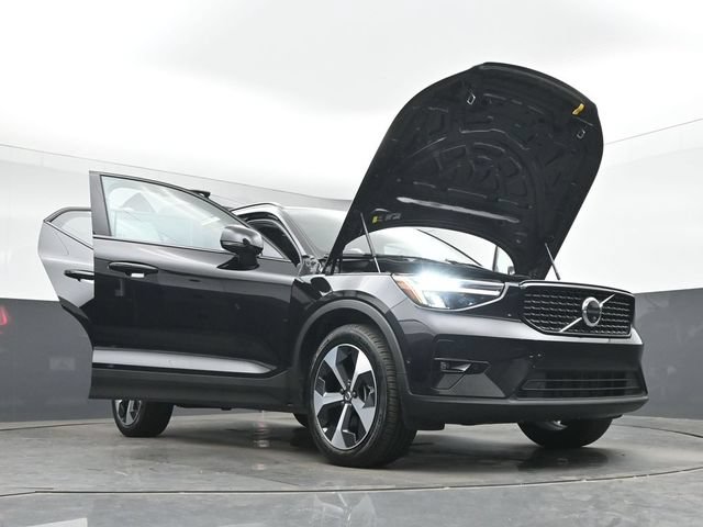 Used 2025 Volvo XC40 B5 Plus AWD/4WD image 55