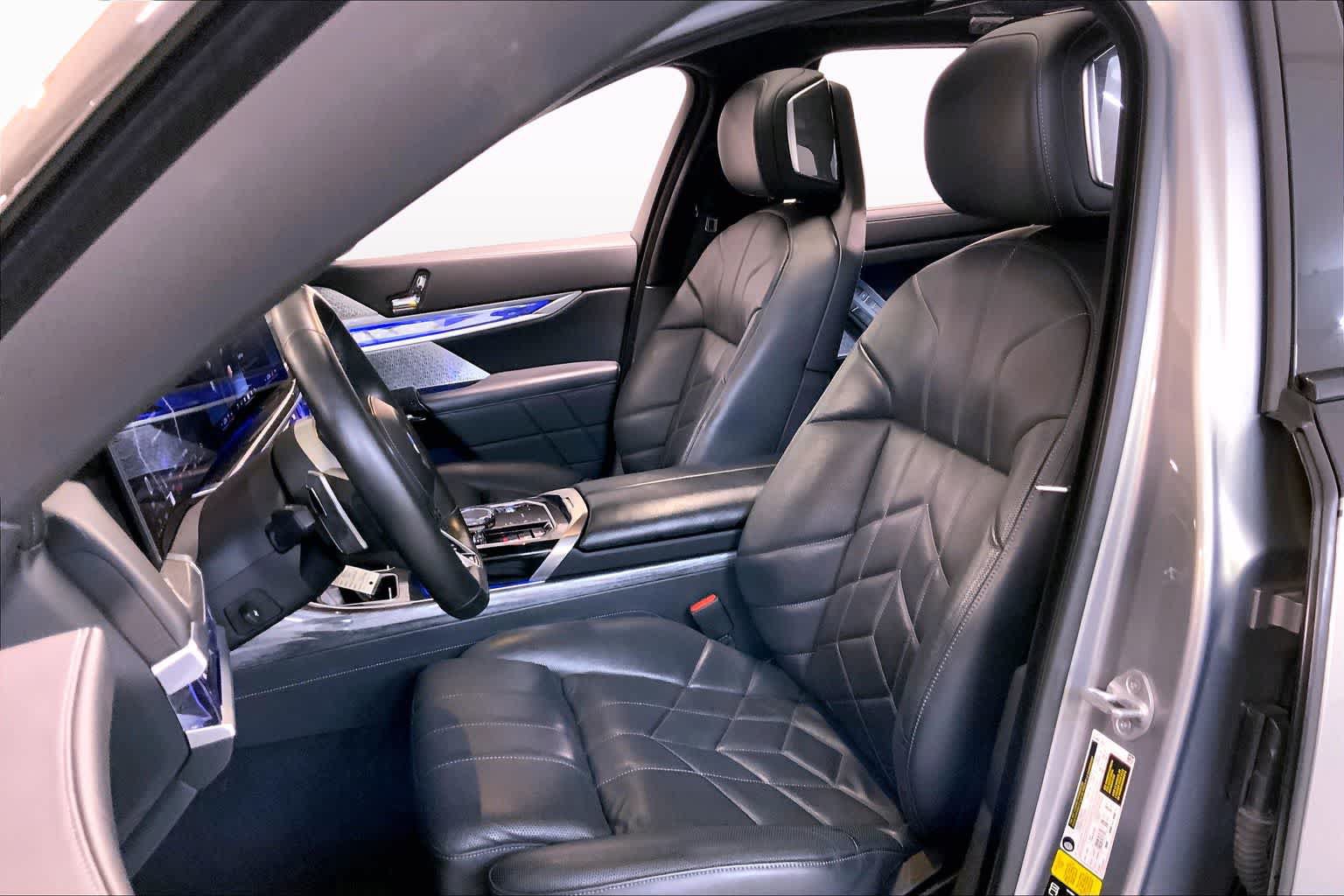 Certified 2023 BMW 760i xDrive AWD/4WD image 7