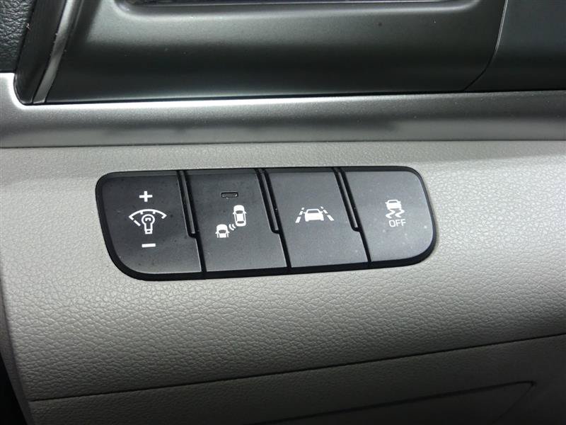 Used 2020 Hyundai Elantra Value Edition FWD image 29