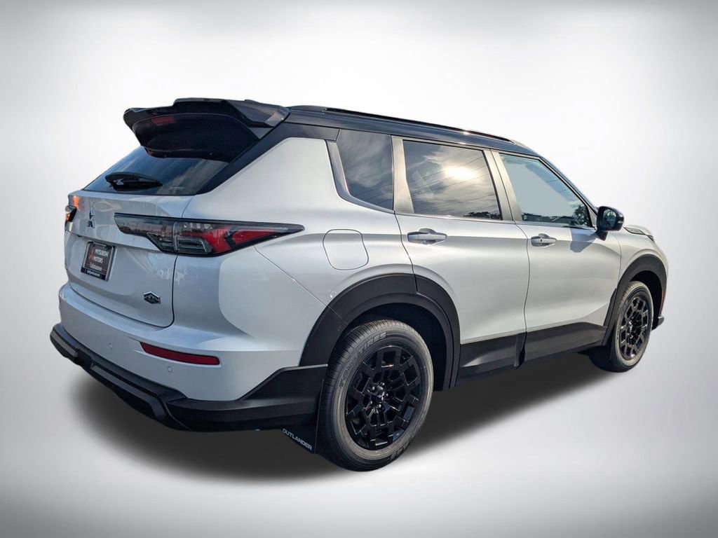 New 2025 Mitsubishi Outlander SE image 4