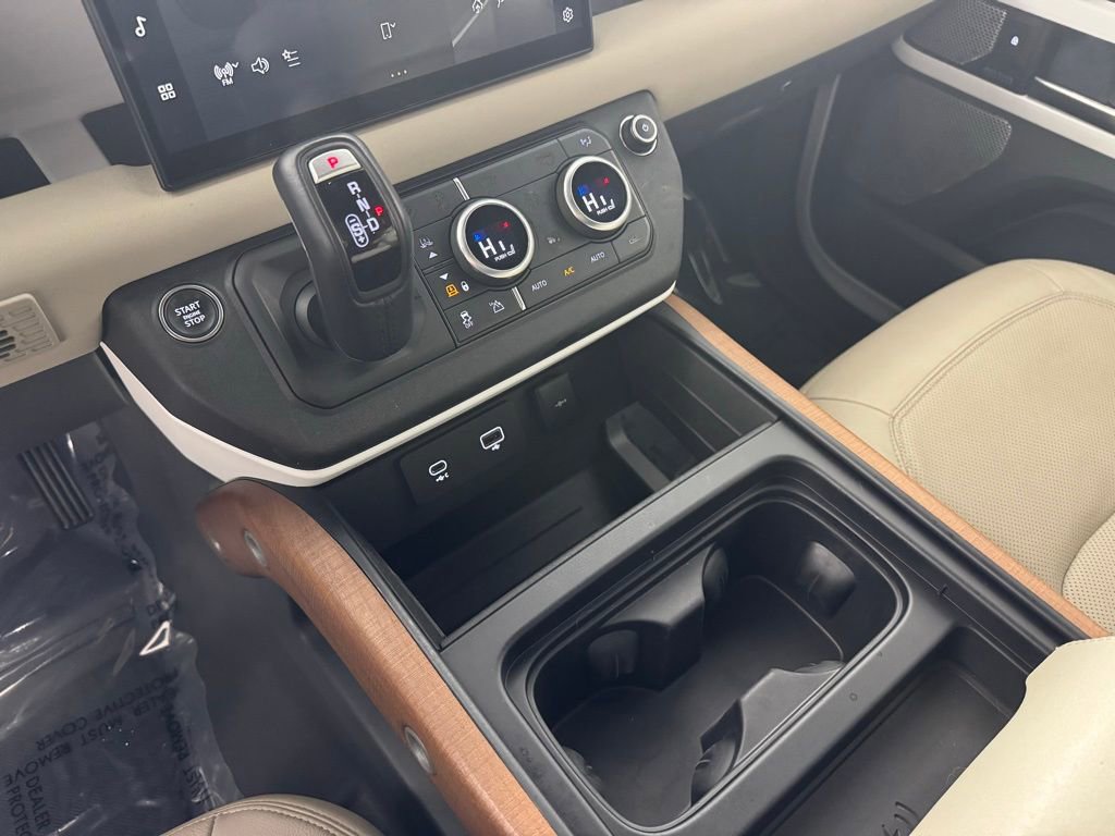 Used 2023 Land Rover Defender 130 SE AWD/4WD image 18