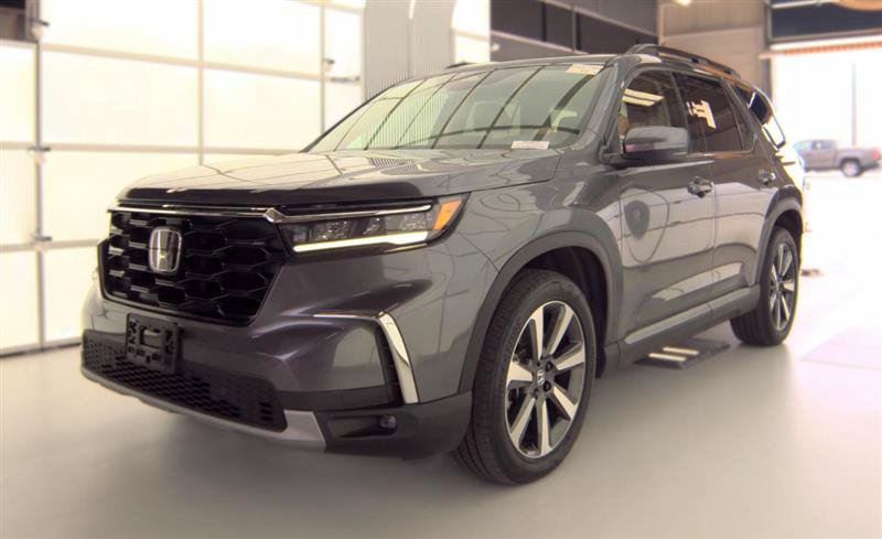 Used 2023 Honda Pilot Touring image 4