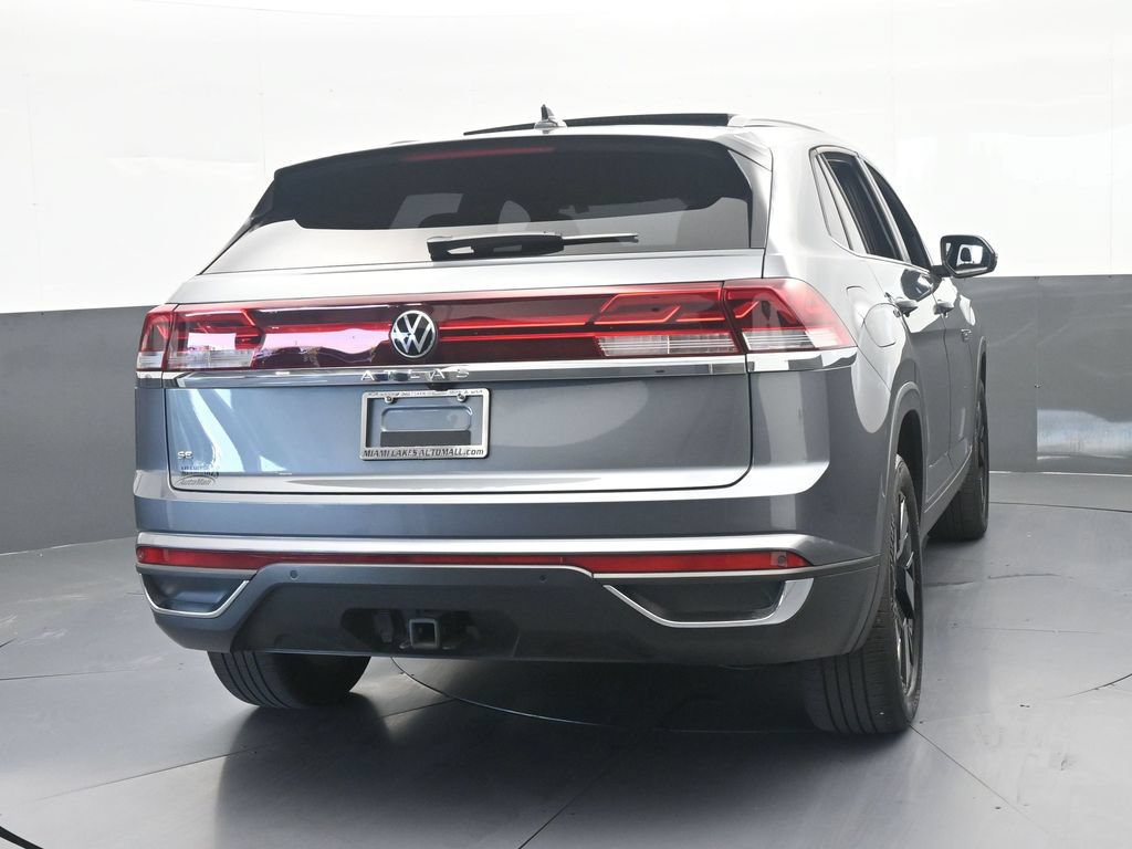 Used 2025 Volkswagen Atlas Cross Sport SE w/ Panoramic Sunroof Package FWD image 5