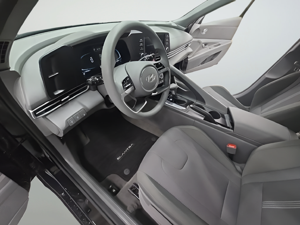Certified 2026 Hyundai Elantra SE FWD image 14
