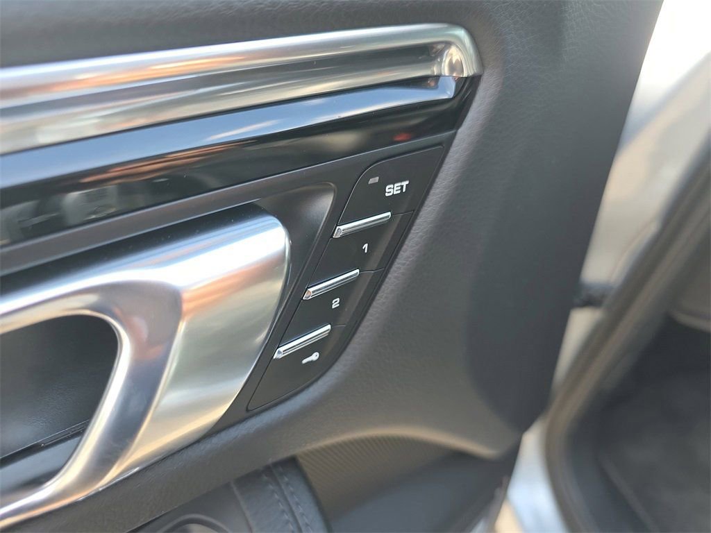 Certified 2025 Porsche Macan image 26