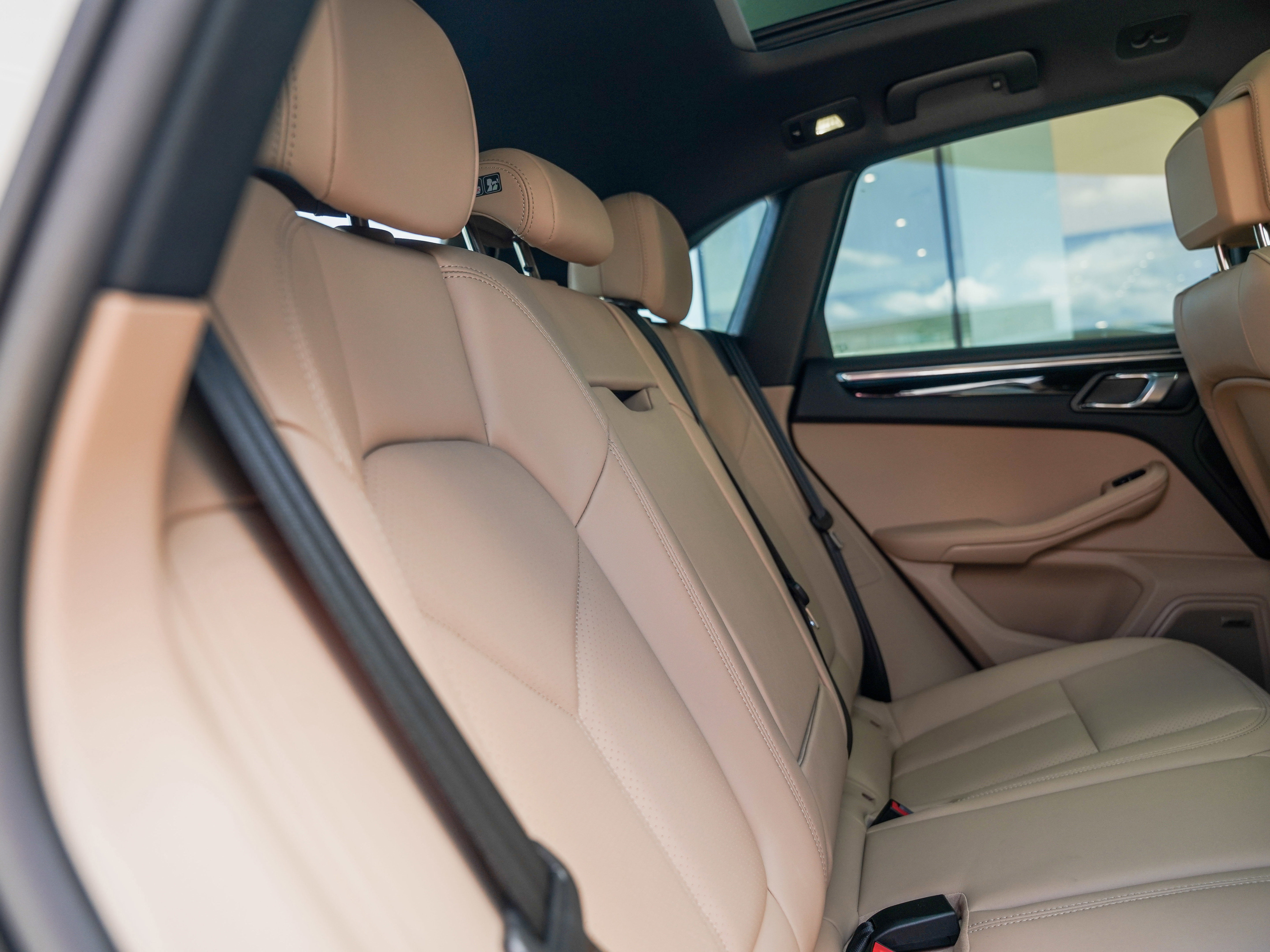 Certified 2025 Porsche Macan image 31