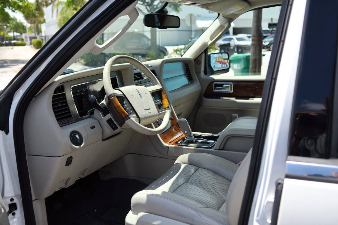 Used 2014 Lincoln Navigator L 2WD image 17