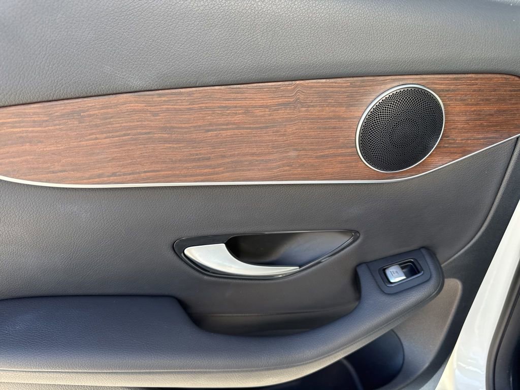 Used 2022 Mercedes-Benz GLC 300 4MATIC w/ Multimedia Package Lite image 13