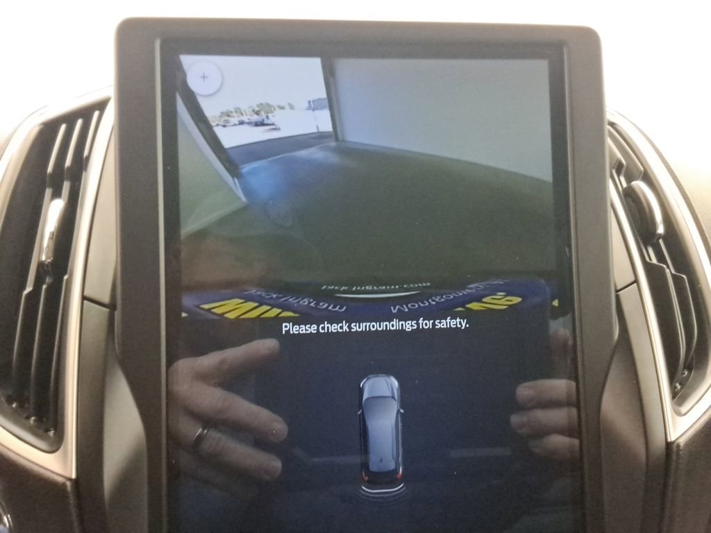 Used 2024 Ford Edge SEL image 11