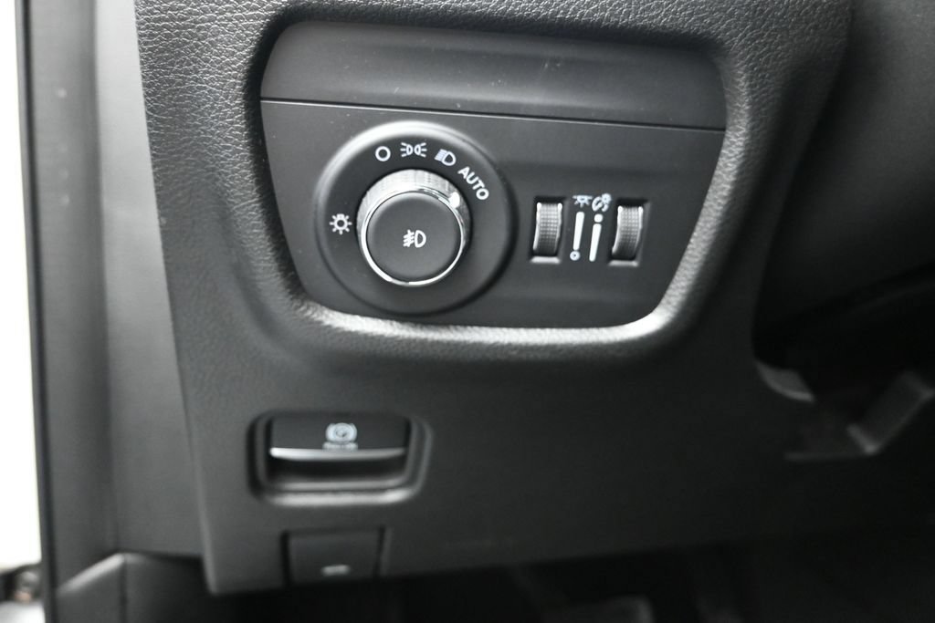 Used 2023 Jeep Grand Cherokee L Limited AWD/4WD image 12