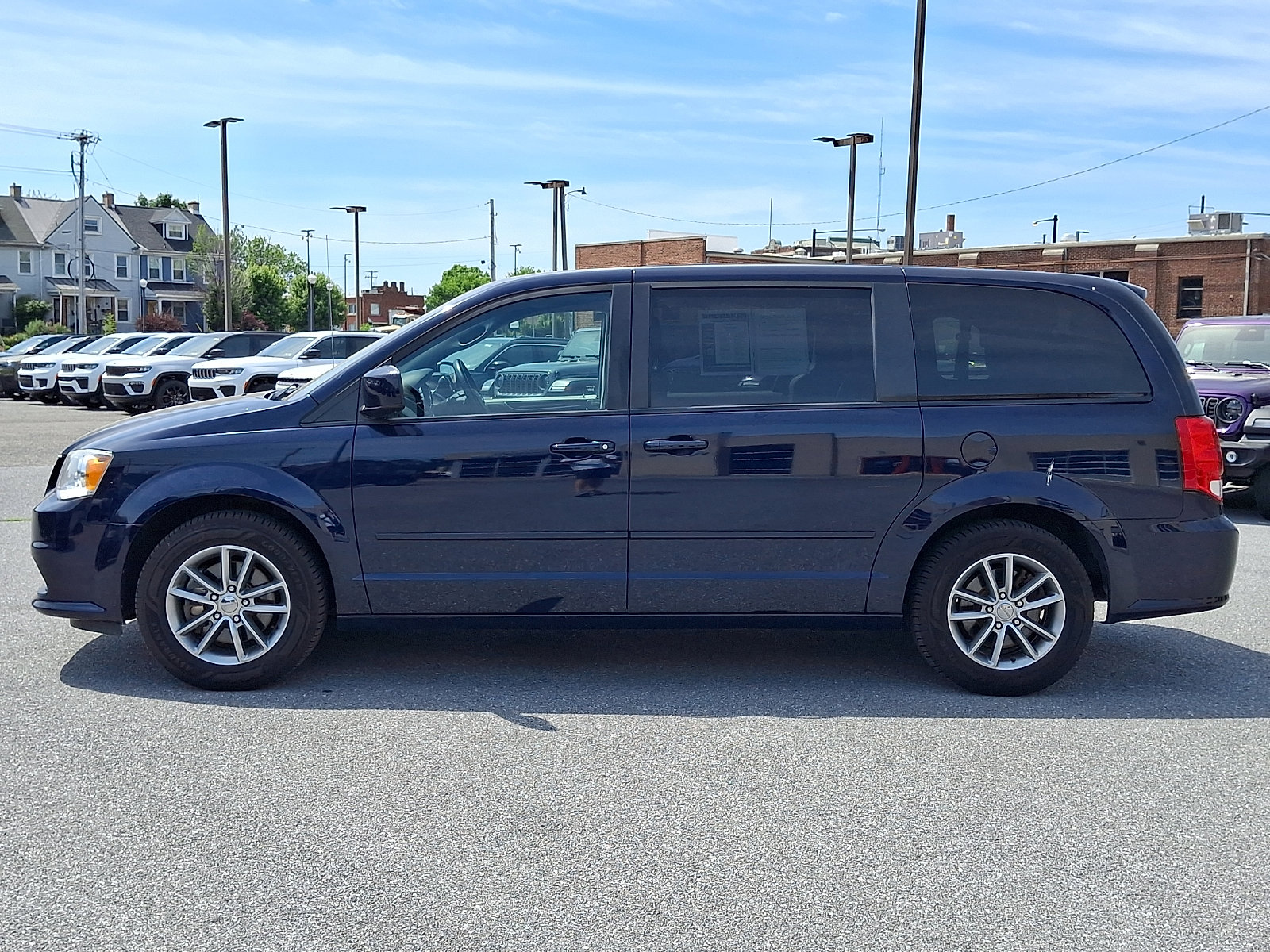 Used 2016 Dodge Grand Caravan SE FWD image 4