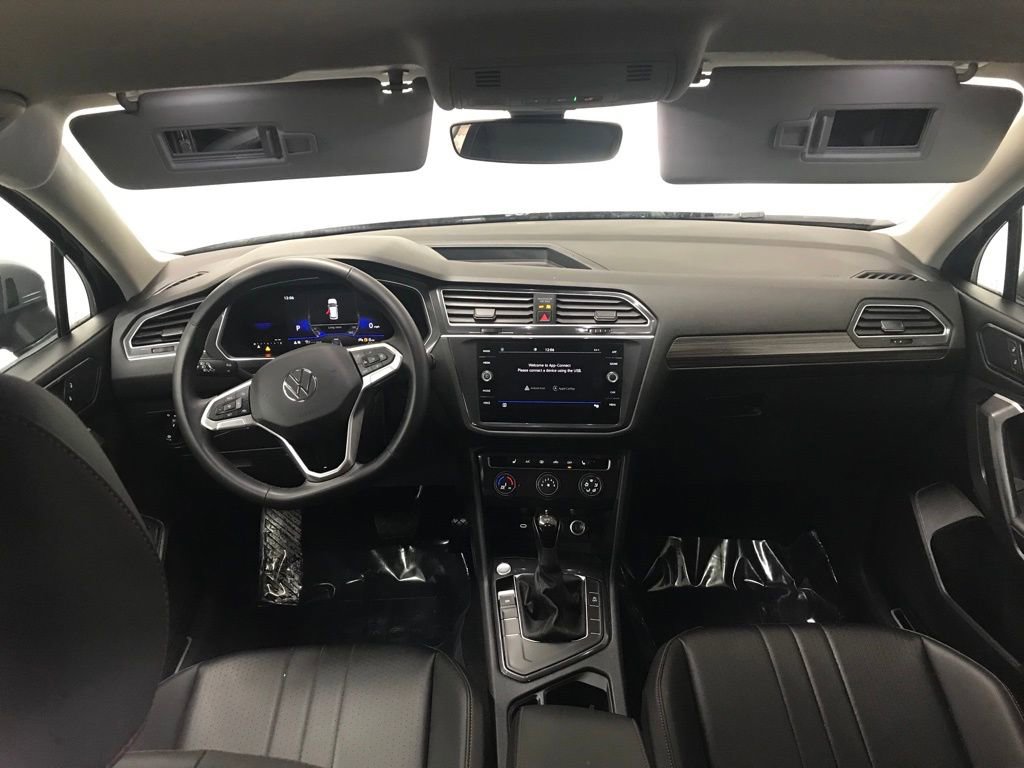 Used 2024 Volkswagen Tiguan SE image 26