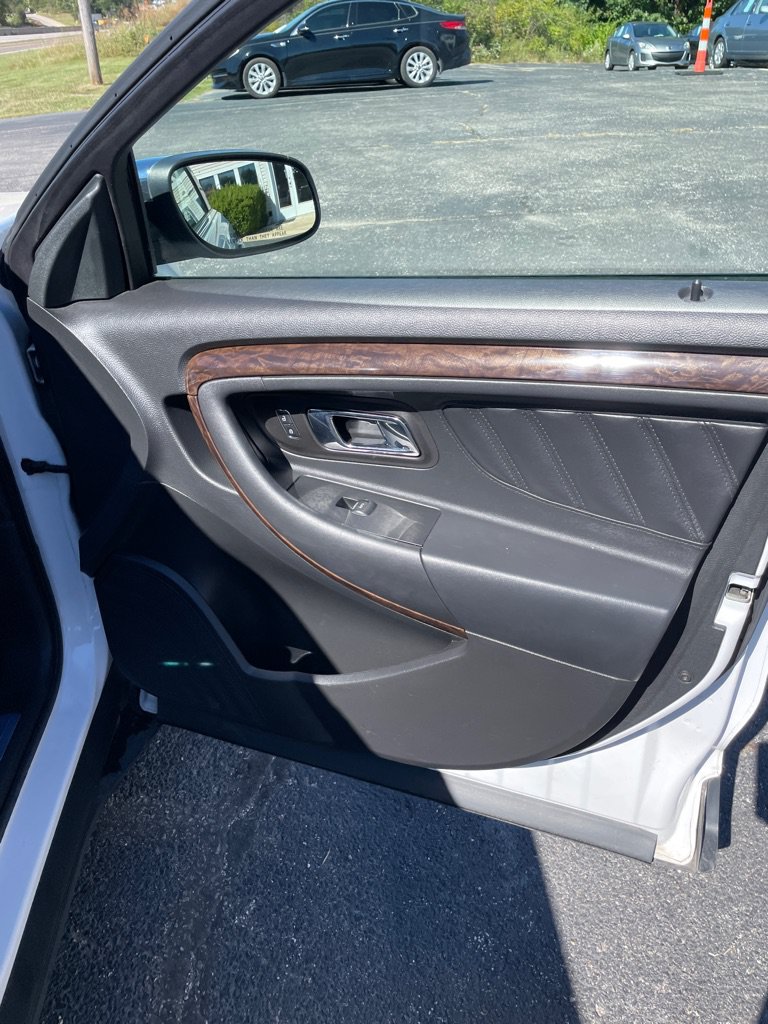 Used 2014 Ford Taurus Limited w/ Equipment Group 301A AWD/4WD image 22