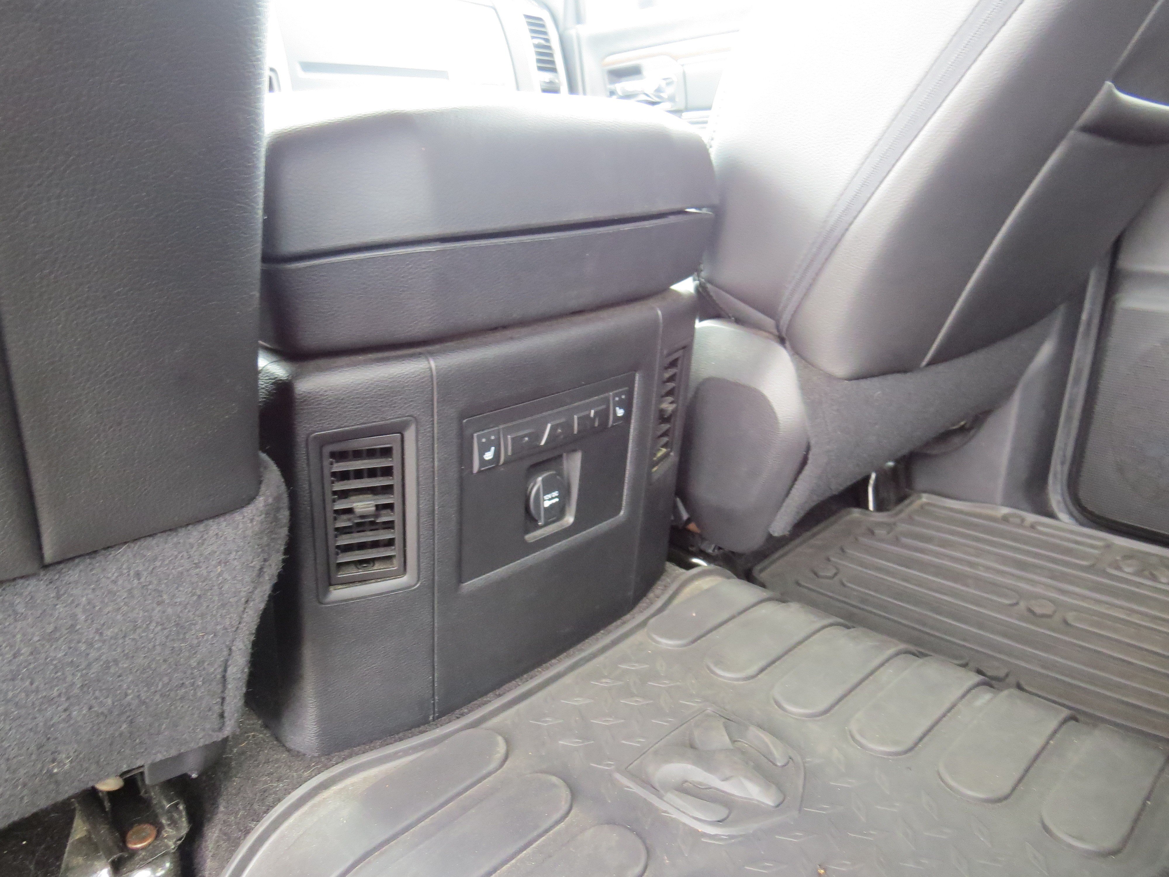 Used 2015 RAM 1500 Laramie w/ Convenience Group AWD/4WD image 17