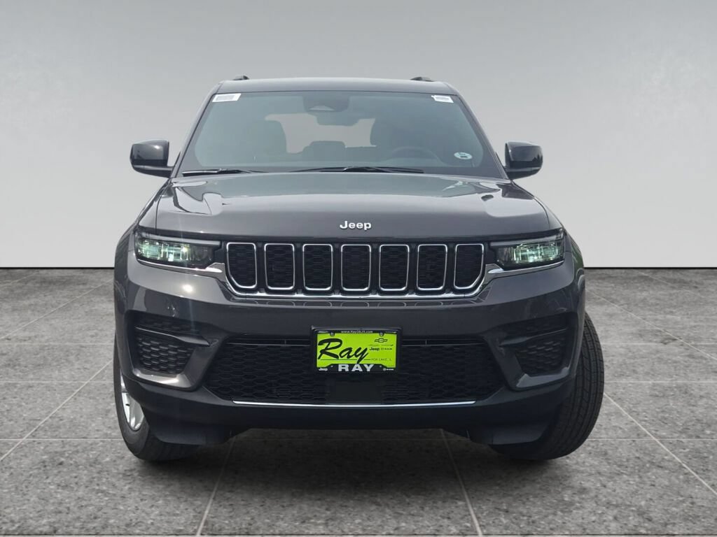 New 2026 Jeep Grand Cherokee Laredo AWD/4WD image 2