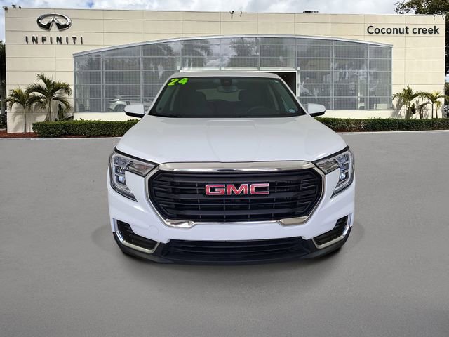 Used 2024 GMC Terrain SLE image 2