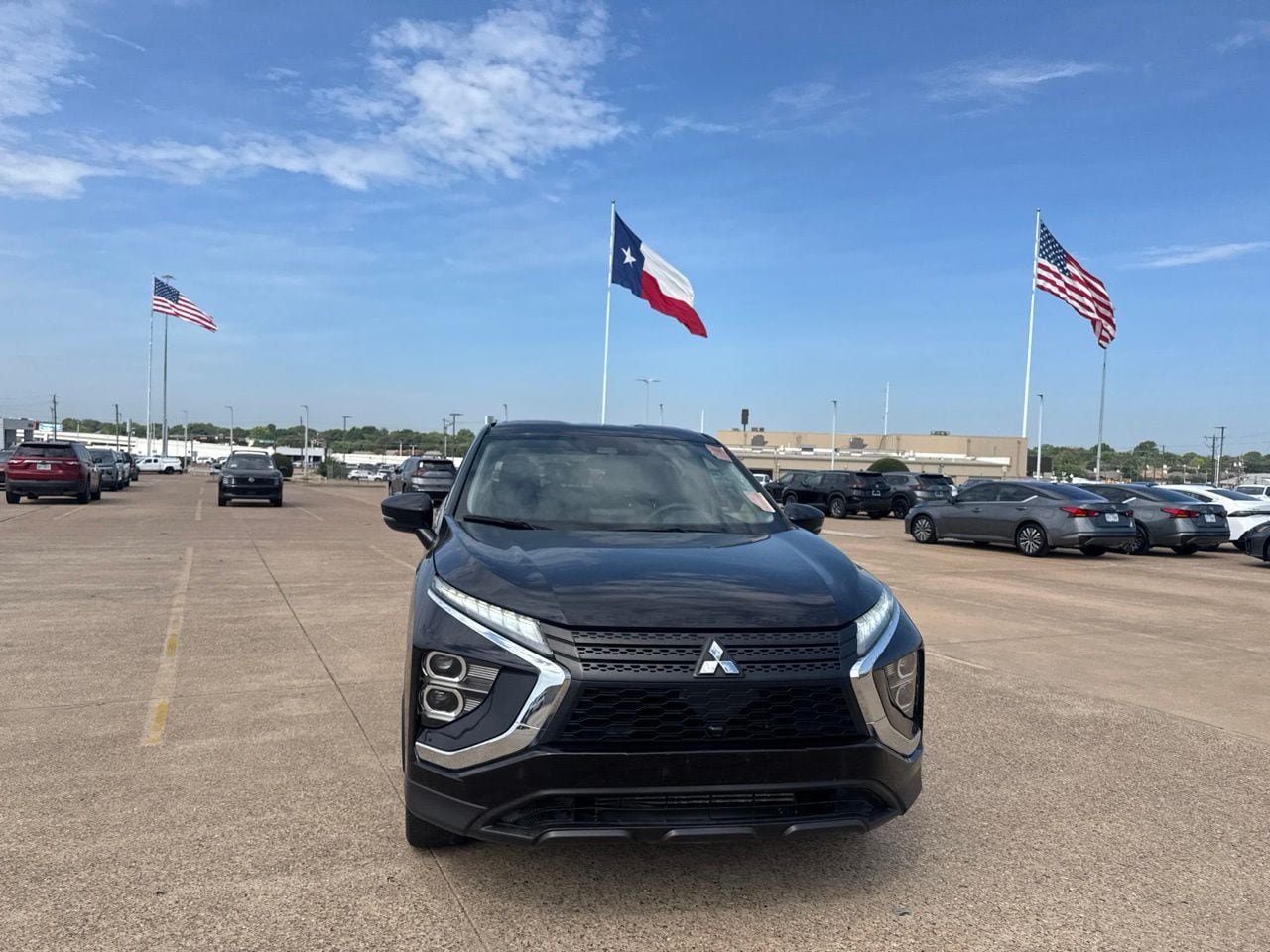 Used 2023 Mitsubishi Eclipse Cross LE AWD/4WD image 4
