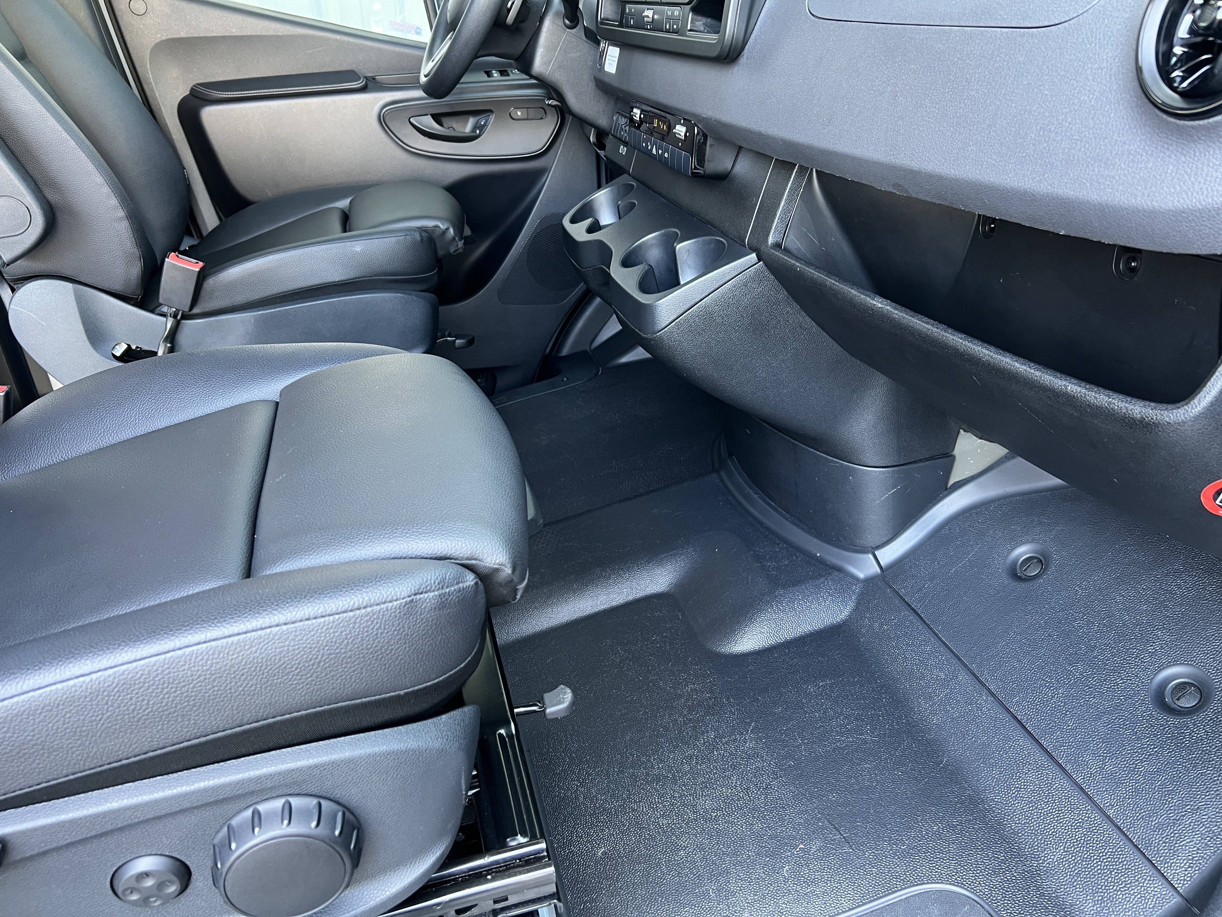 Used 2022 Mercedes-Benz Sprinter 2500 image 26